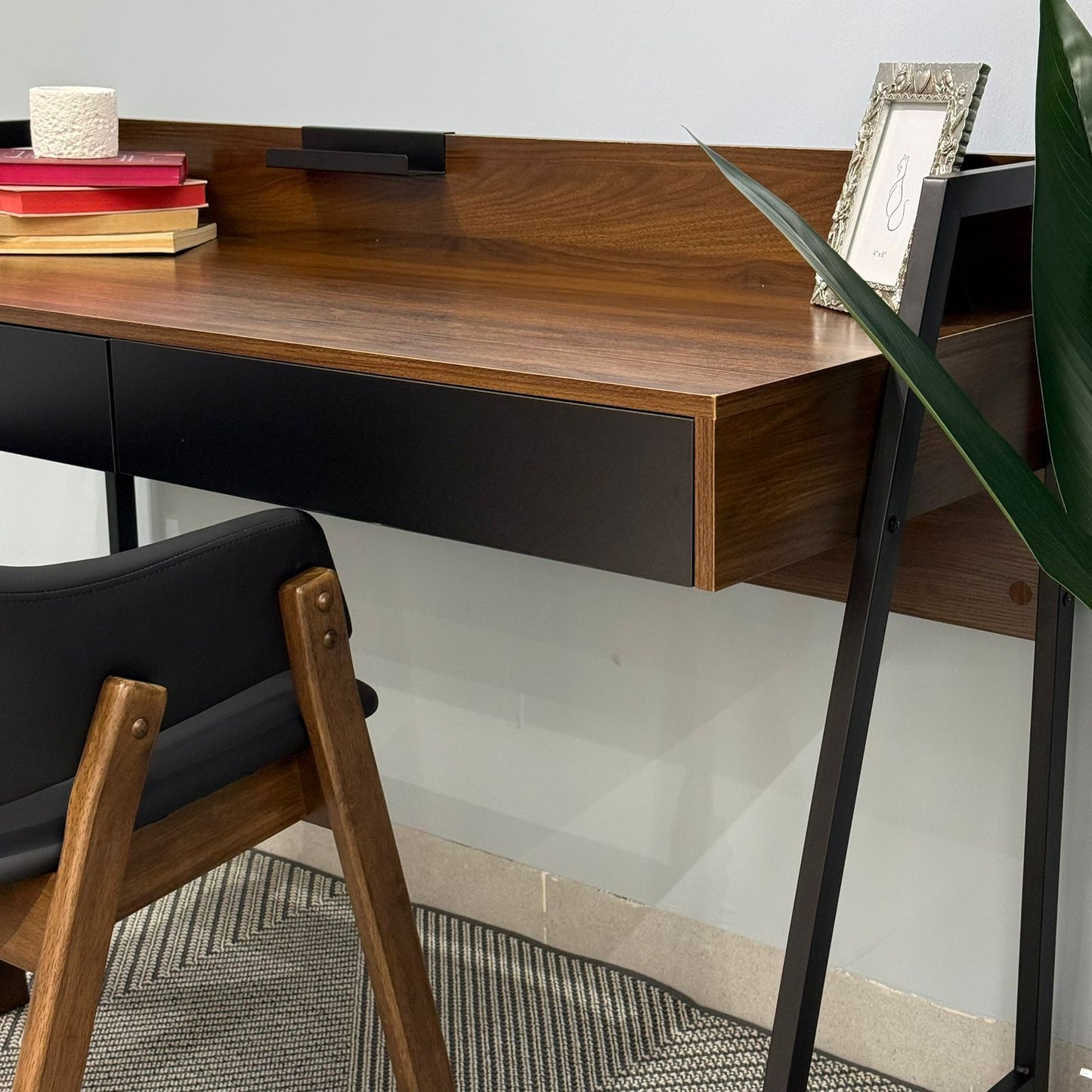 Modern Elegant Work Space Desk