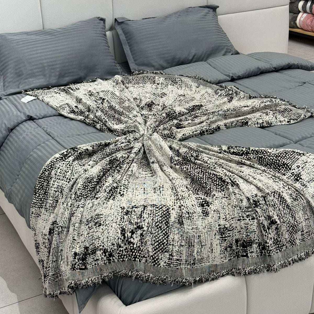 Modern Abstract Throw Blanket for Bed, Sofa & Floor Seating