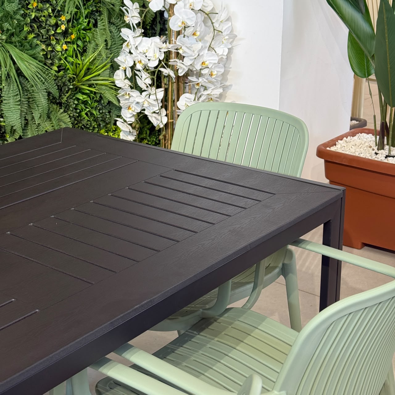 Modern Luxury Outdoor Dining Table & Chair Set - Black & Light Green