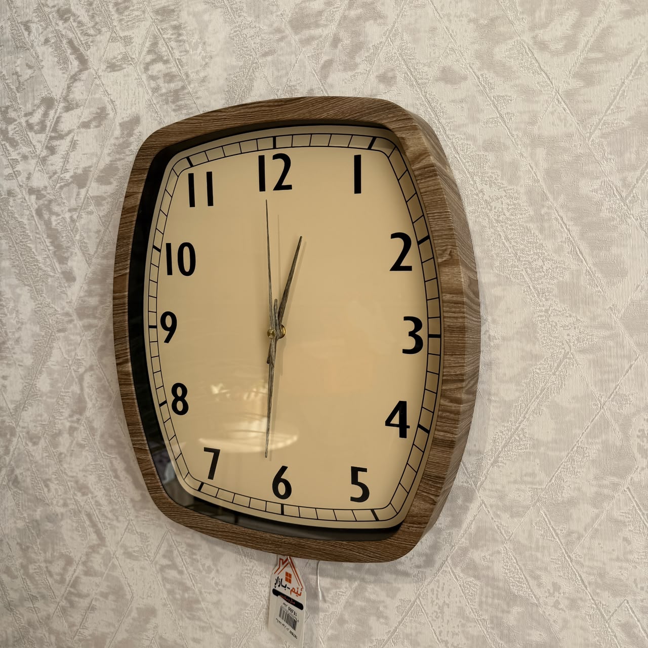 ساعة عرض ديكورية حديثة