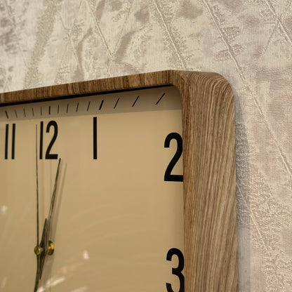 ساعة عرض ديكورية حديثة