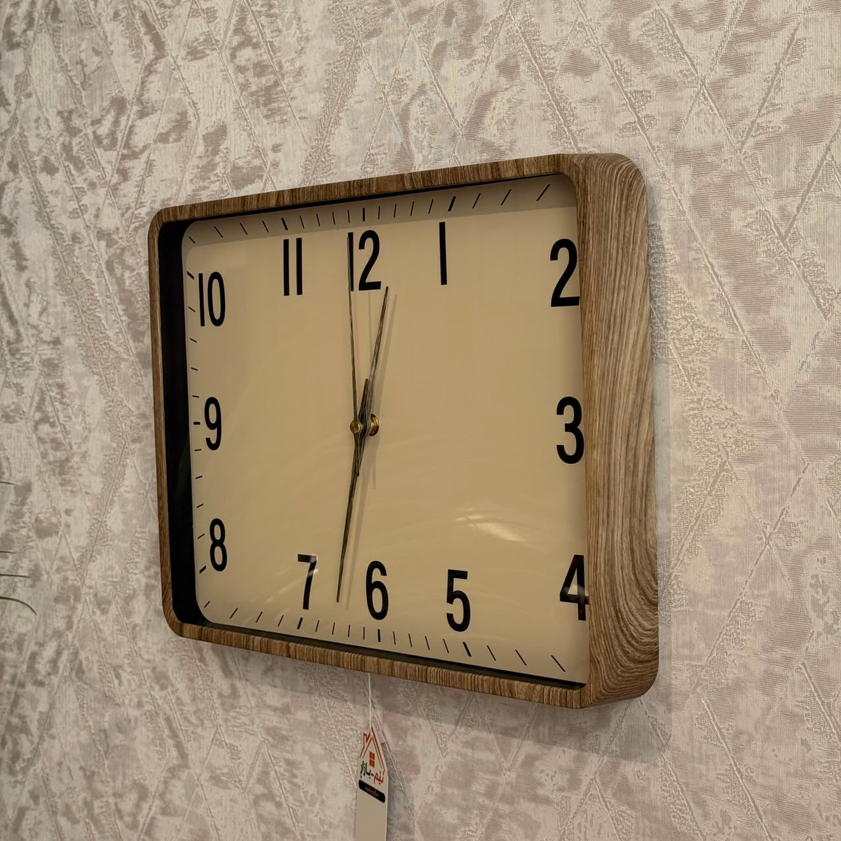 ساعة عرض ديكورية حديثة