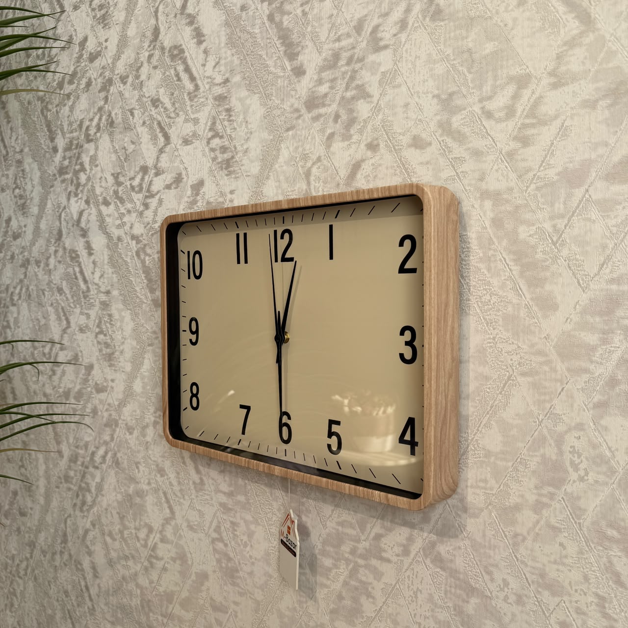 ساعة عرض ديكورية حديثة