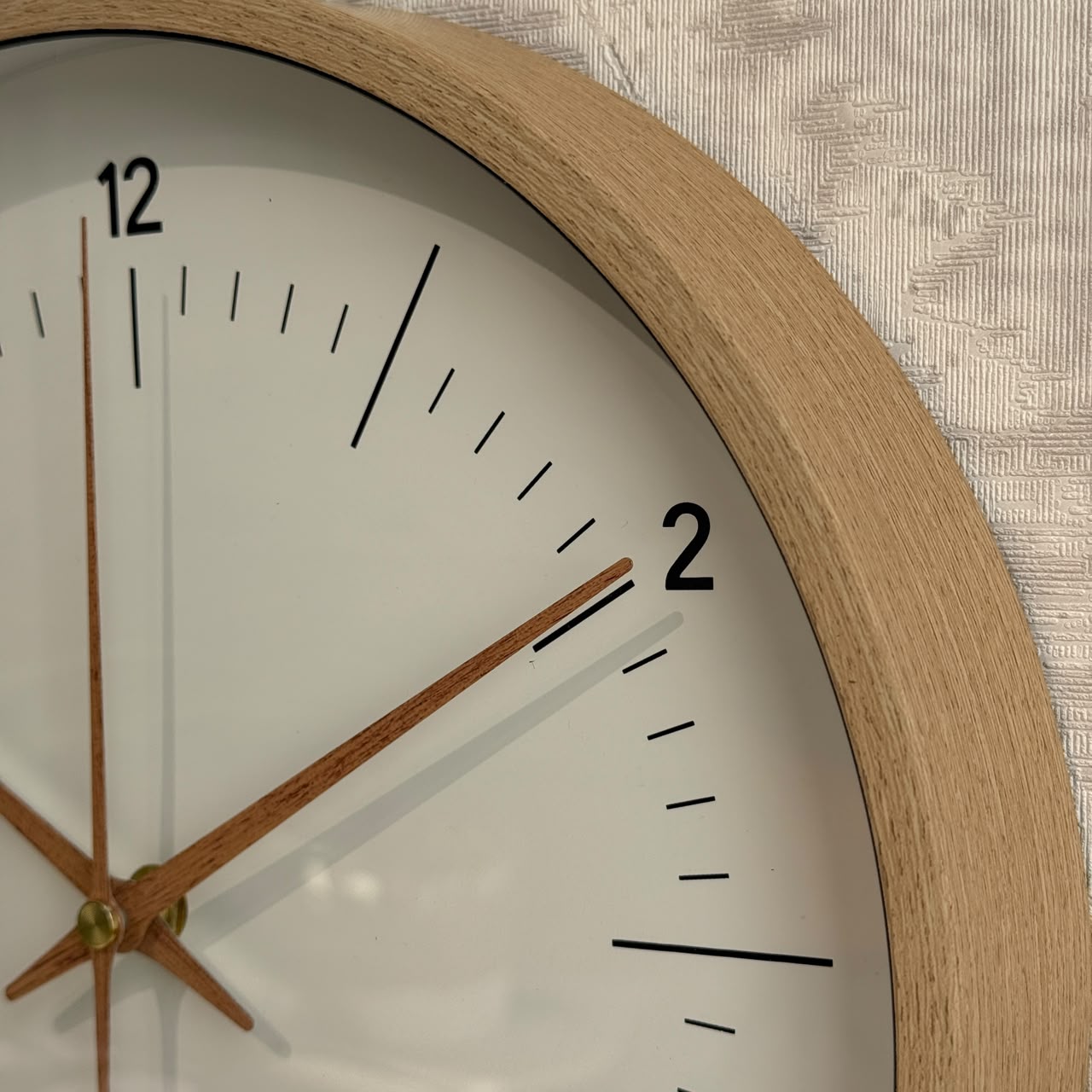 Elegant Classic & Minimalist Wall Clock