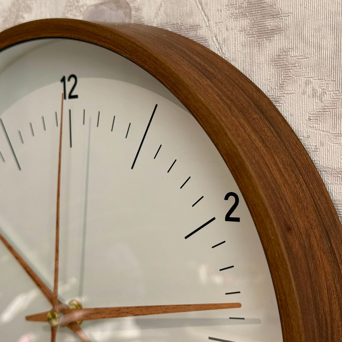 Elegant Classic & Minimalist Wall Clock