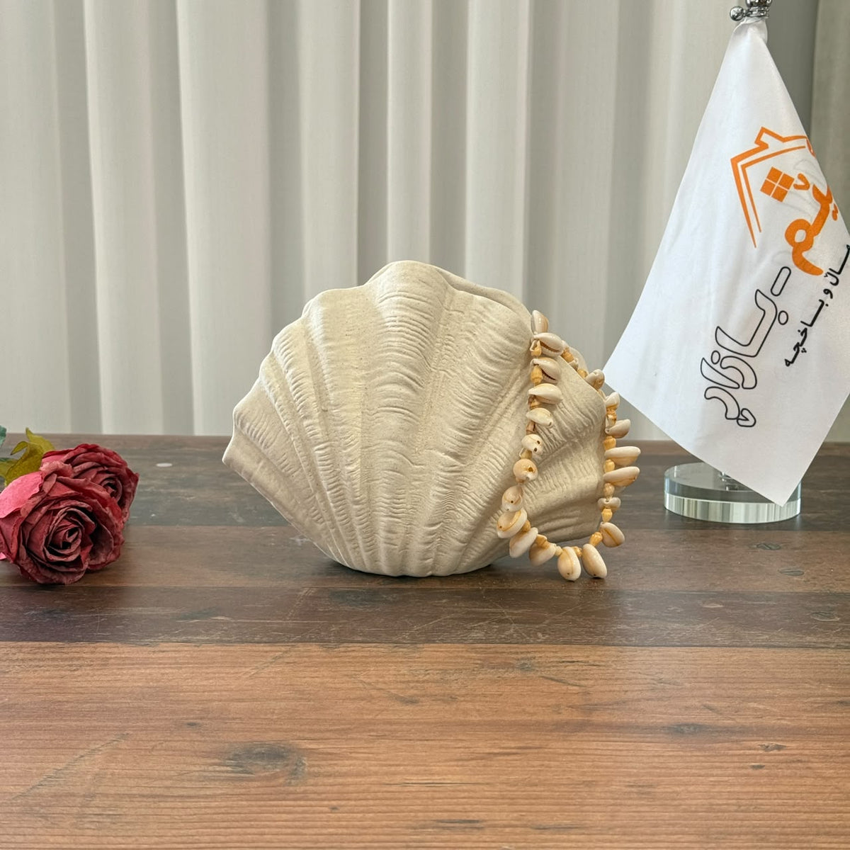 Seashell-Shaped Decorative Vase