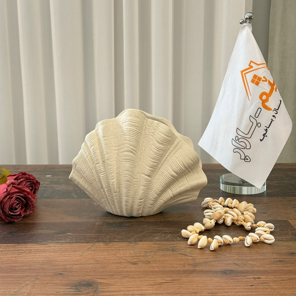 Seashell-Shaped Decorative Vase