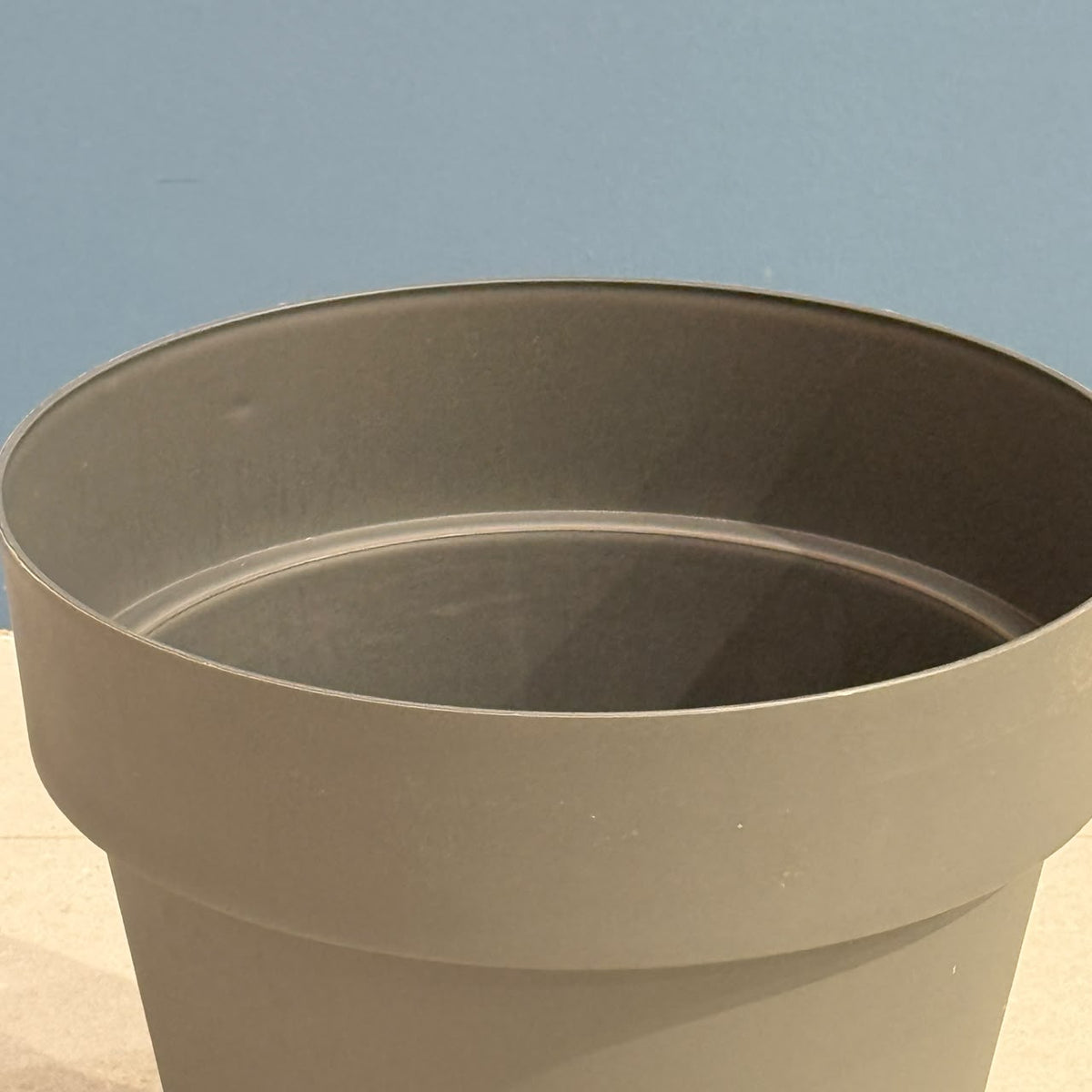 Classic Plastic Plant Pot with Saucer Tray