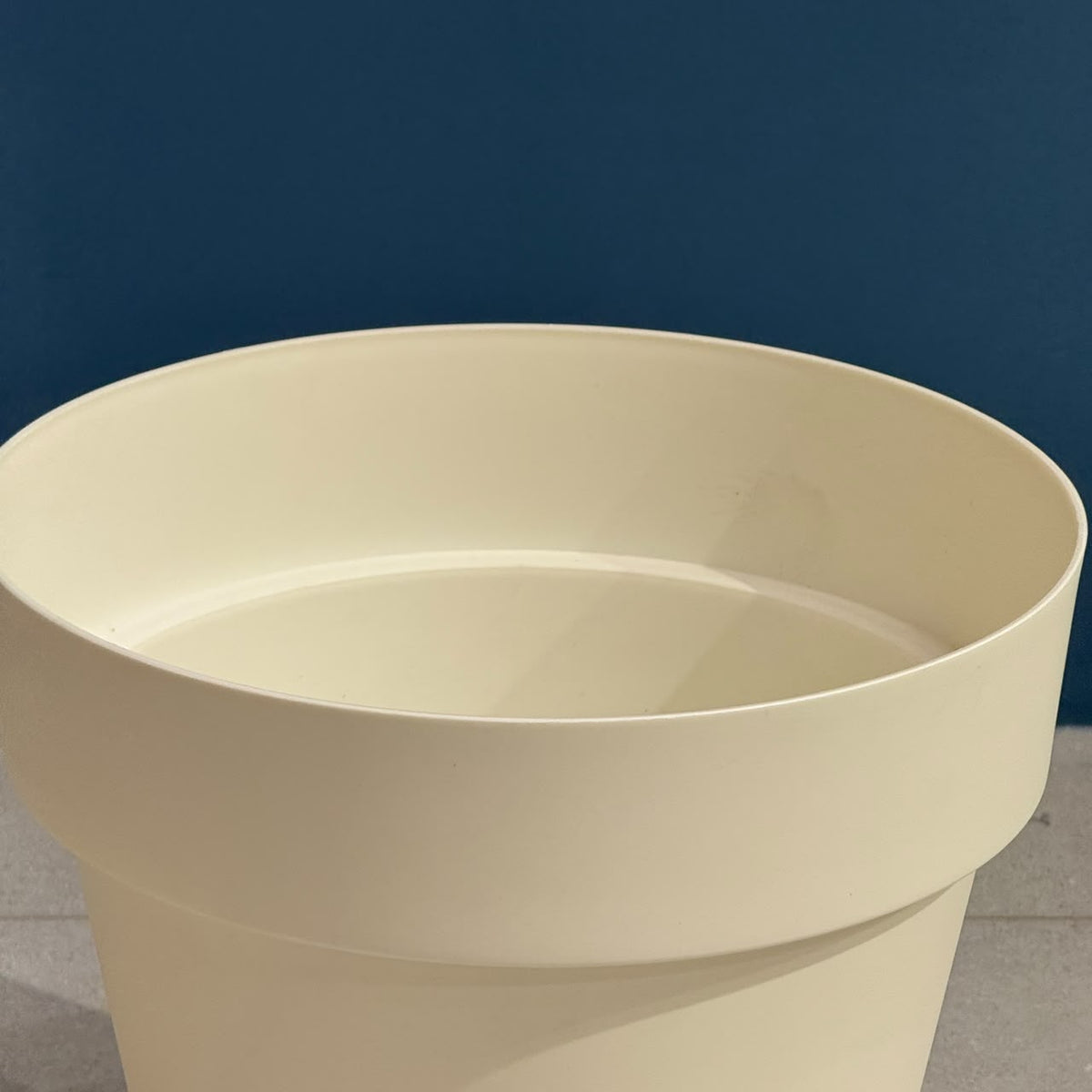 Classic Plastic Plant Pot with Saucer Tray
