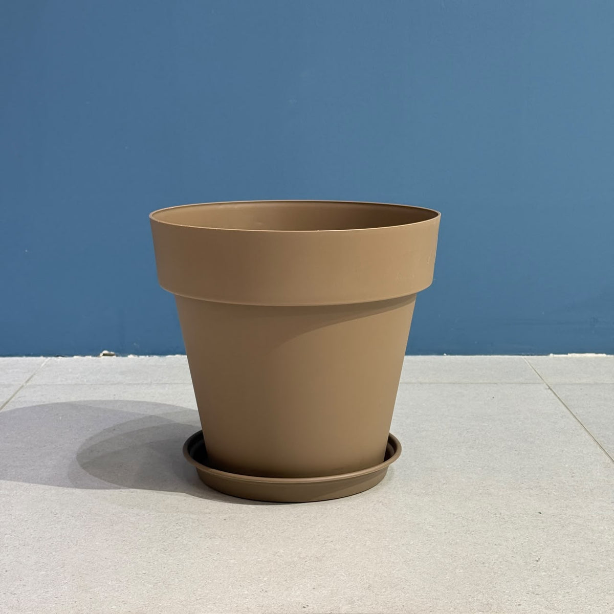 Classic Plastic Plant Pot with Saucer Tray