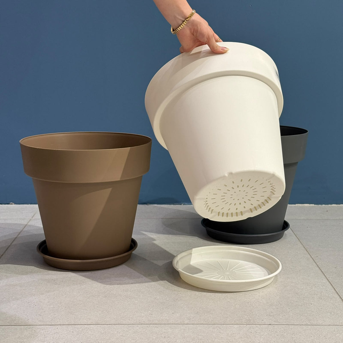 Classic Plastic Plant Pot with Saucer Tray