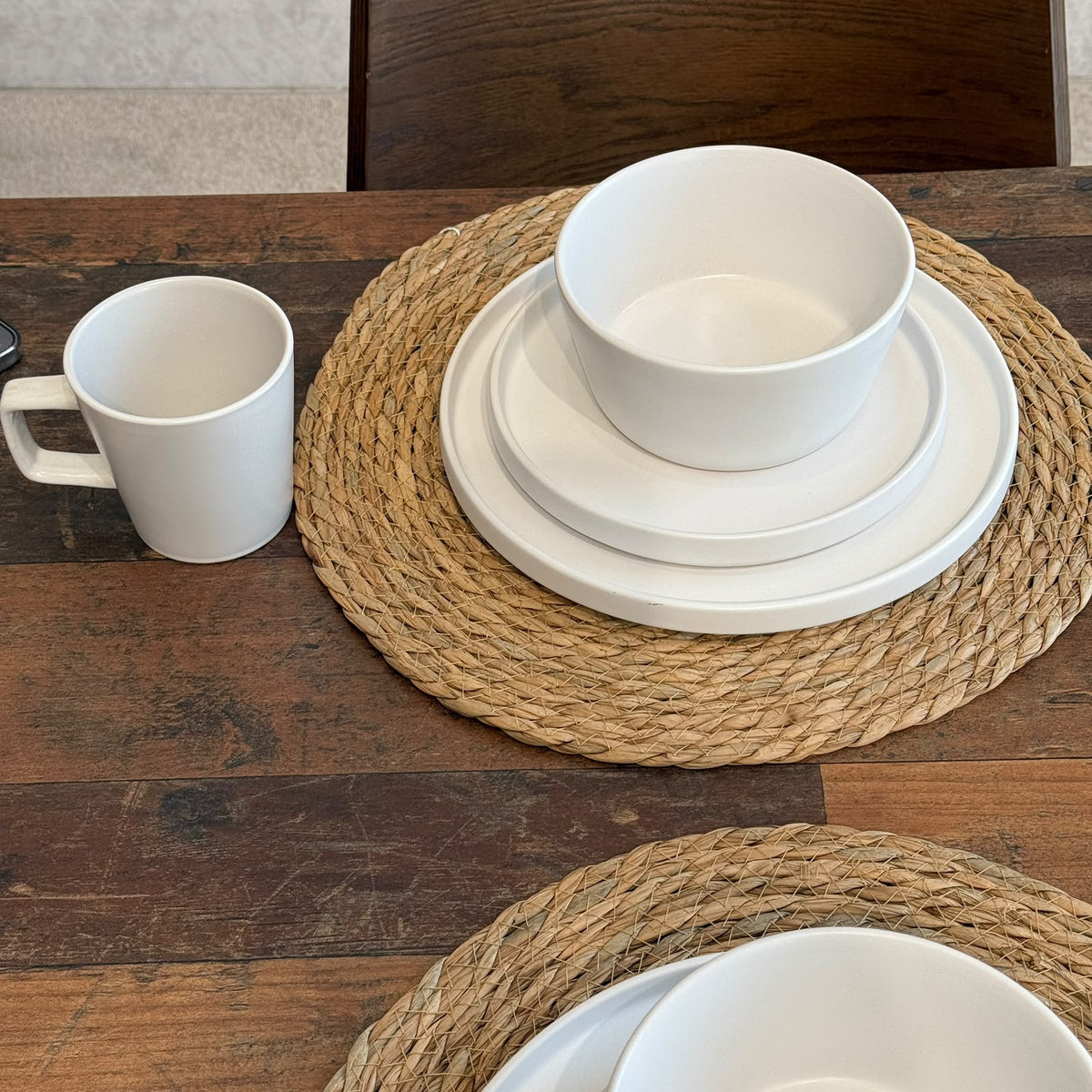 Modern Minimalist Ceramic Dinnerware Set - 16 PCS