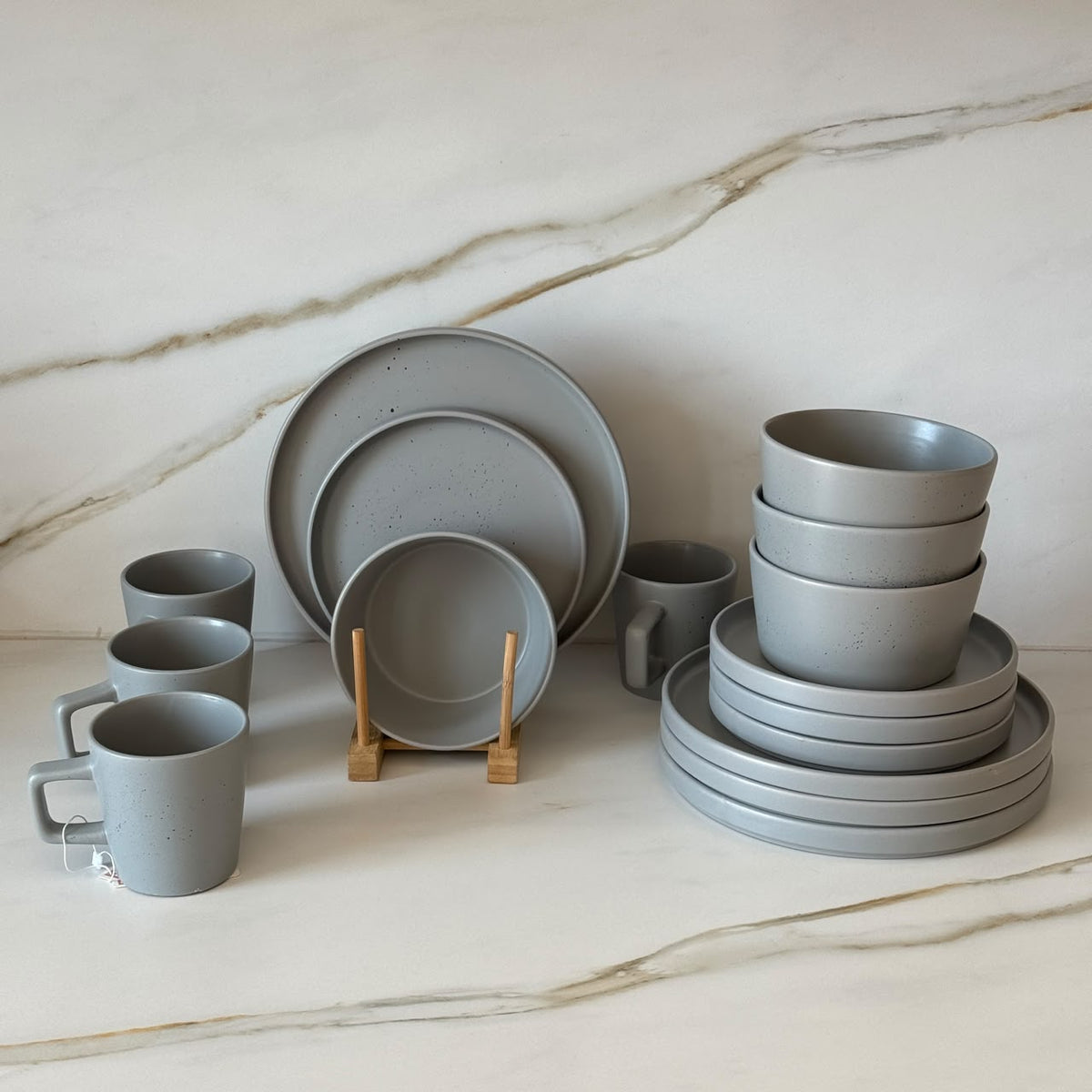 Modern Minimalist Ceramic Dinnerware Set - 16 PCS