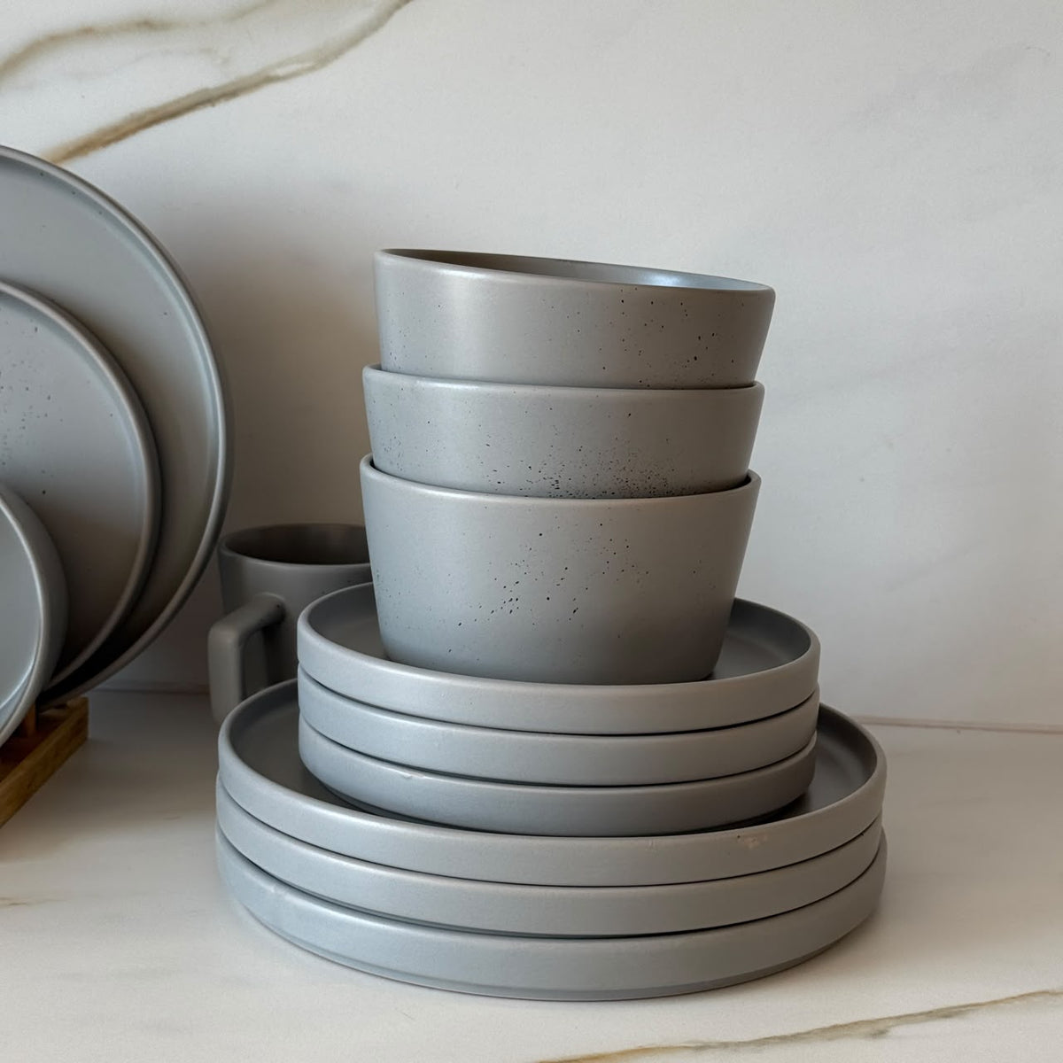 Modern Minimalist Ceramic Dinnerware Set - 16 PCS