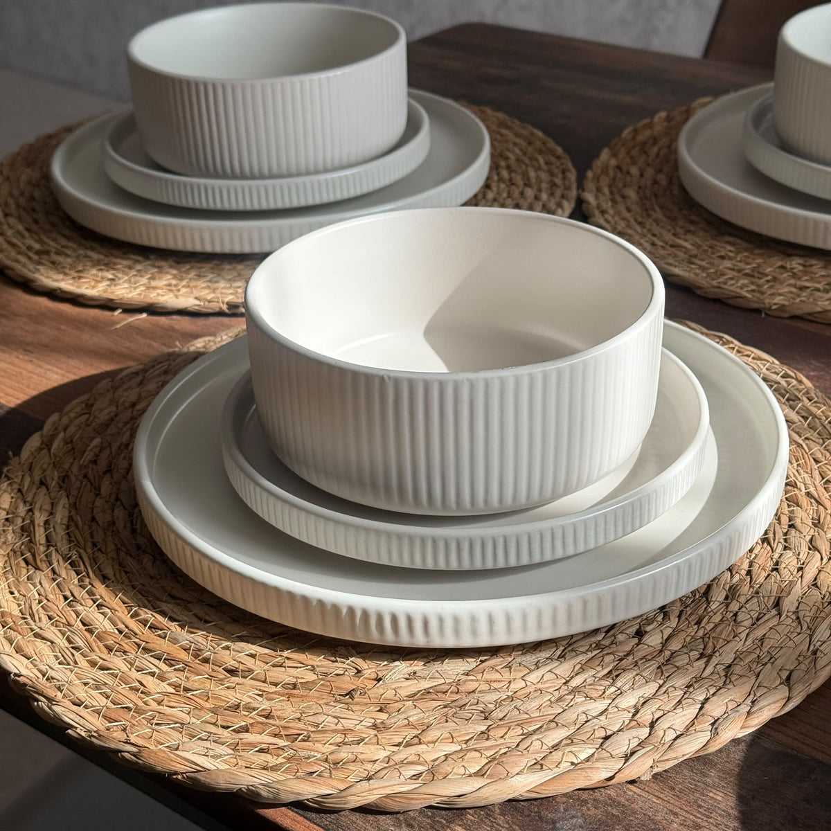 Luxury Modern Ceramic Dinnerware Set - 18 PCS