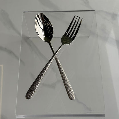 کەوچک و چەقۆی لوکسی پۆڵای ژەنگنەگر بە دەسکێکی ڕازاوەوە