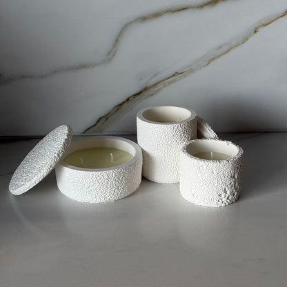 کۆکردنەوەی مۆمی دیکۆراتی سپی بە ڕەنگی لوکس