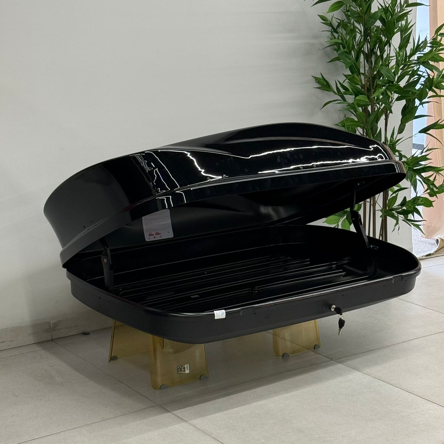 سندوقی بارهەڵگری سەربانی ئۆتۆمبێلی توێکڵی ڕەق – ڕەش بریقەدار