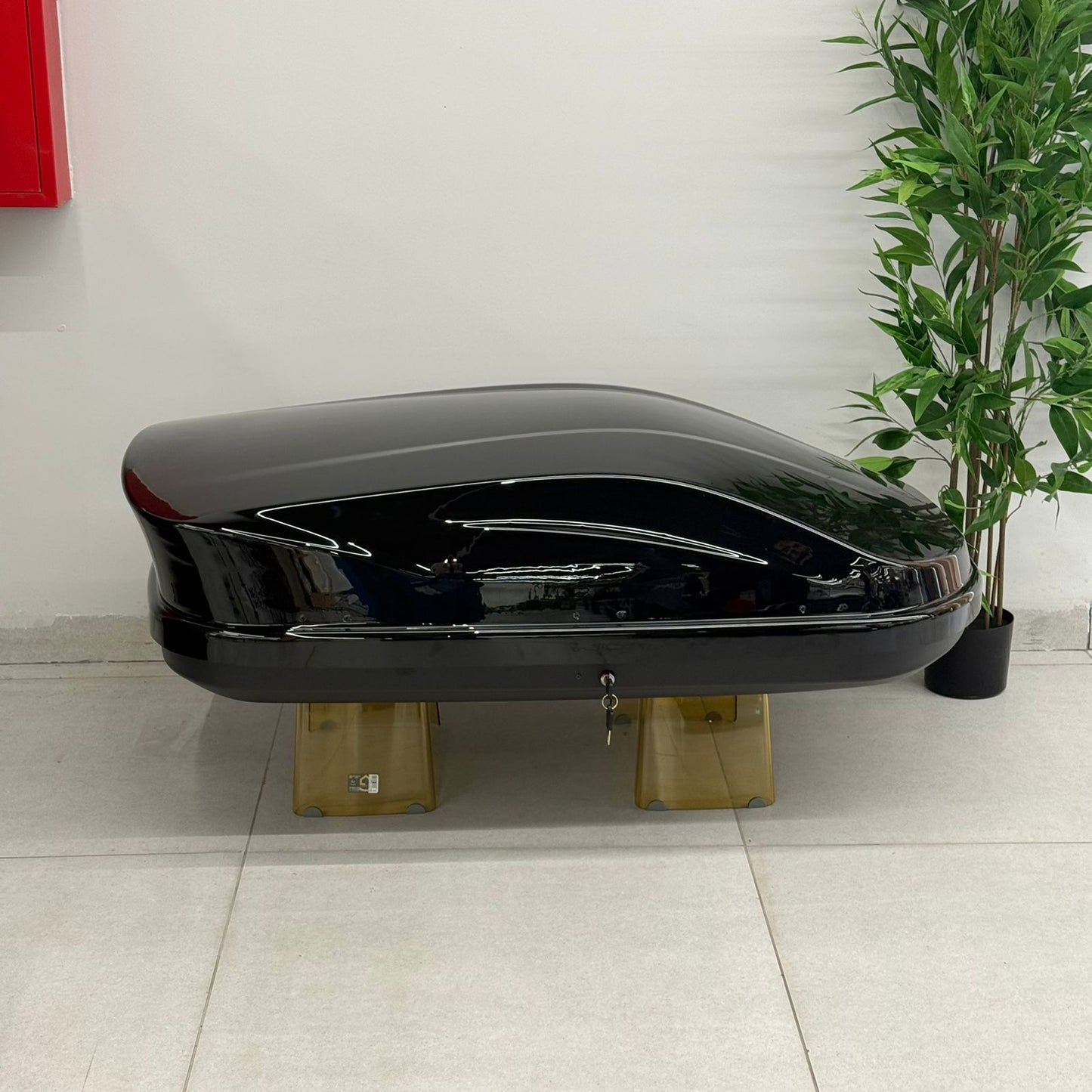 سندوقی بارهەڵگری سەربانی ئۆتۆمبێلی توێکڵی ڕەق – ڕەش بریقەدار