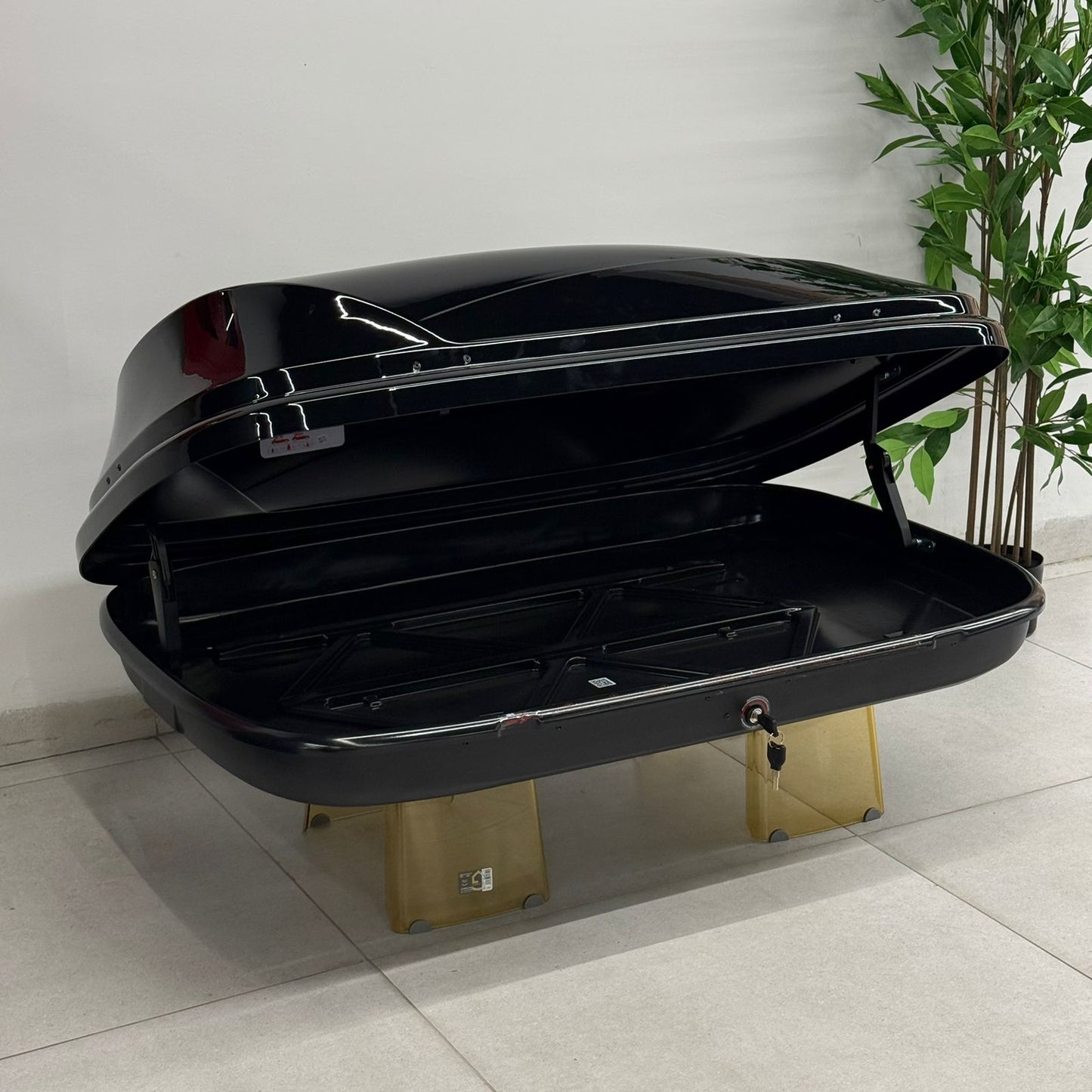 سندوقی بارهەڵگری سەربانی ئۆتۆمبێلی توێکڵی ڕەق – ڕەش بریقەدار