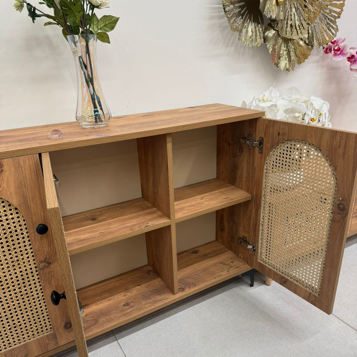 خزانة تخزين متعددة الأغراض من خشب الروطان الطبيعي ببابين وثلاثة أبواب