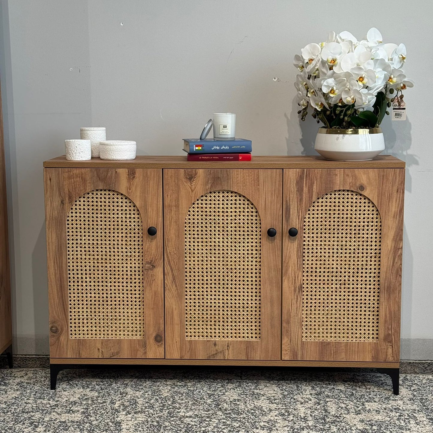 خزانة تخزين متعددة الأغراض من خشب الروطان الطبيعي ببابين وثلاثة أبواب