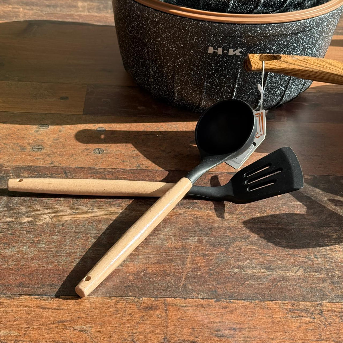 Luxury Non-Stick Cookware Set With Wooden-look handles