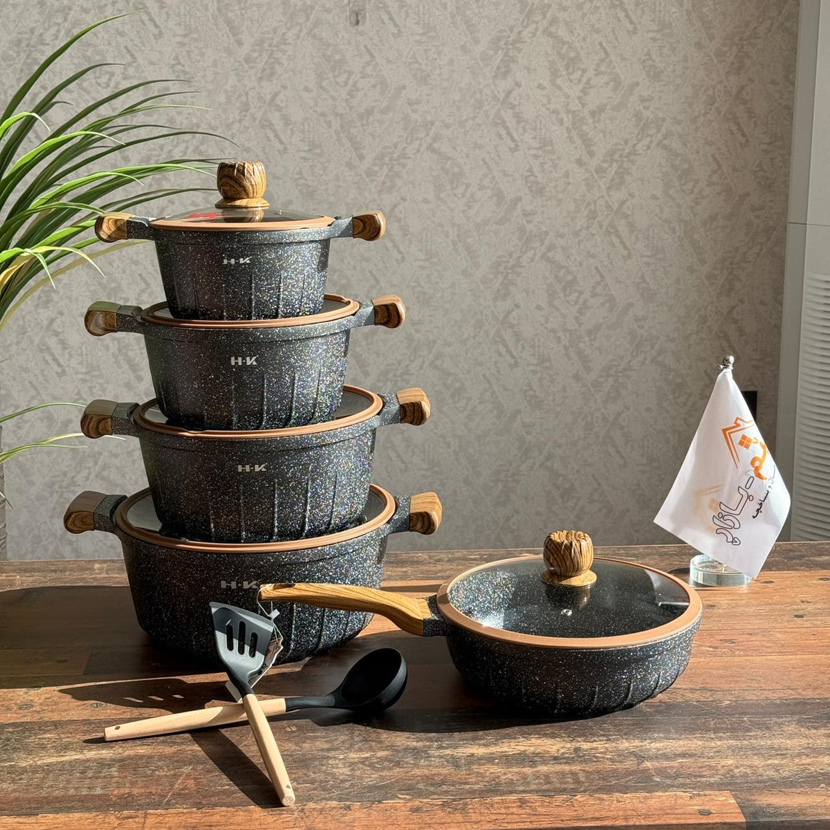 Luxury Non-Stick Cookware Set With Wooden-look handles