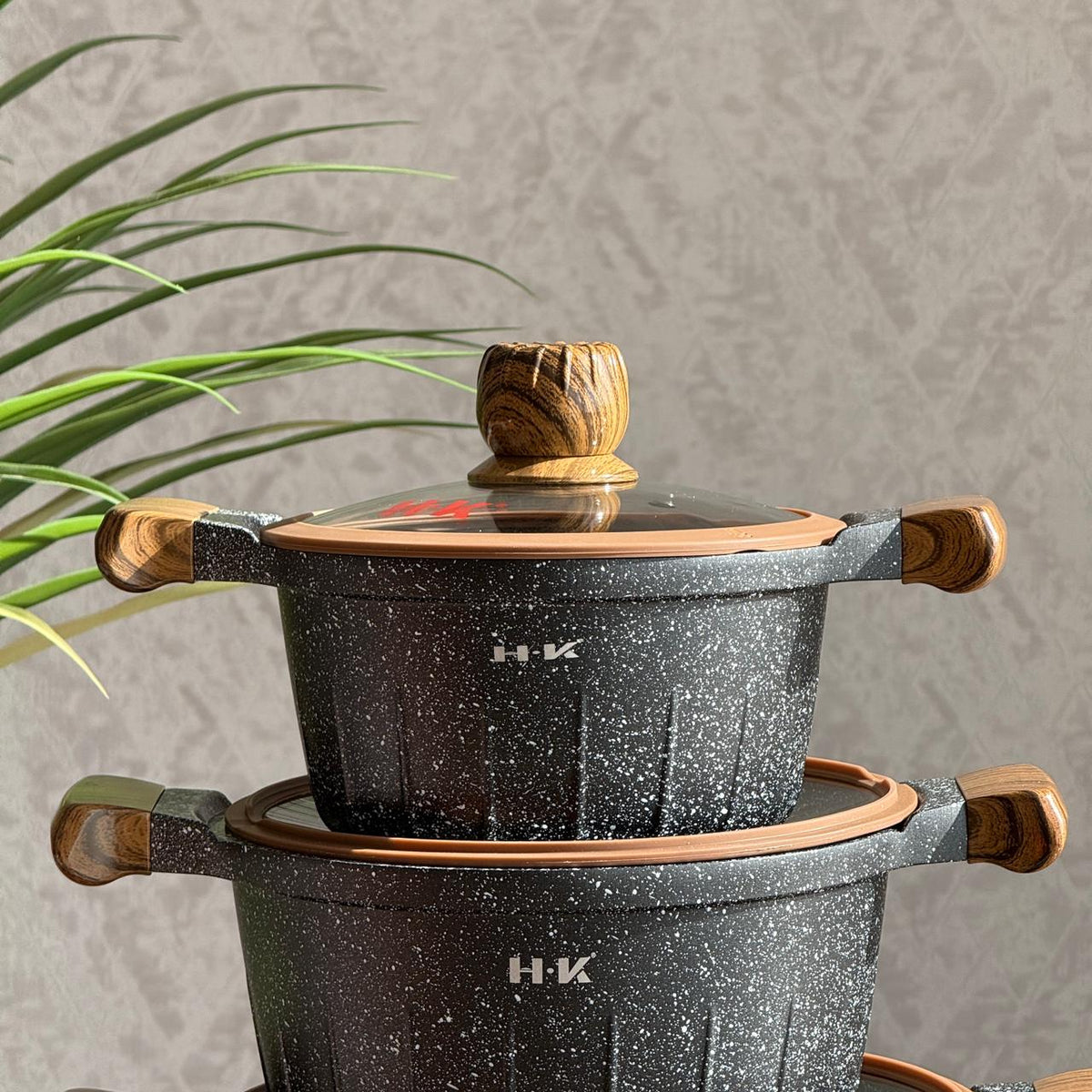 Luxury Non-Stick Cookware Set With Wooden-look handles