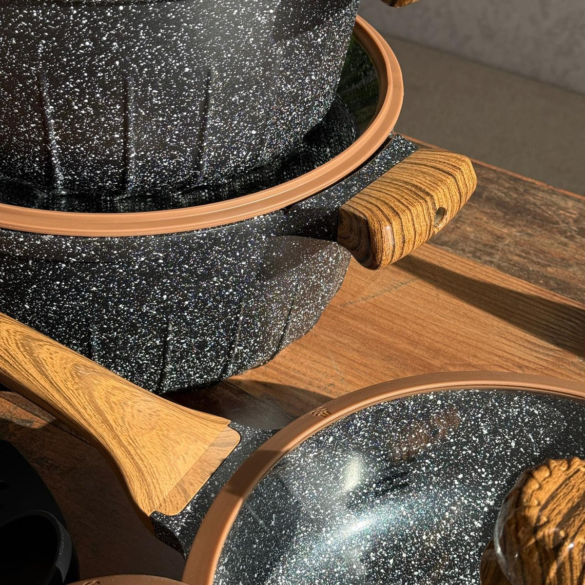 Luxury Non-Stick Cookware Set With Wooden-look handles