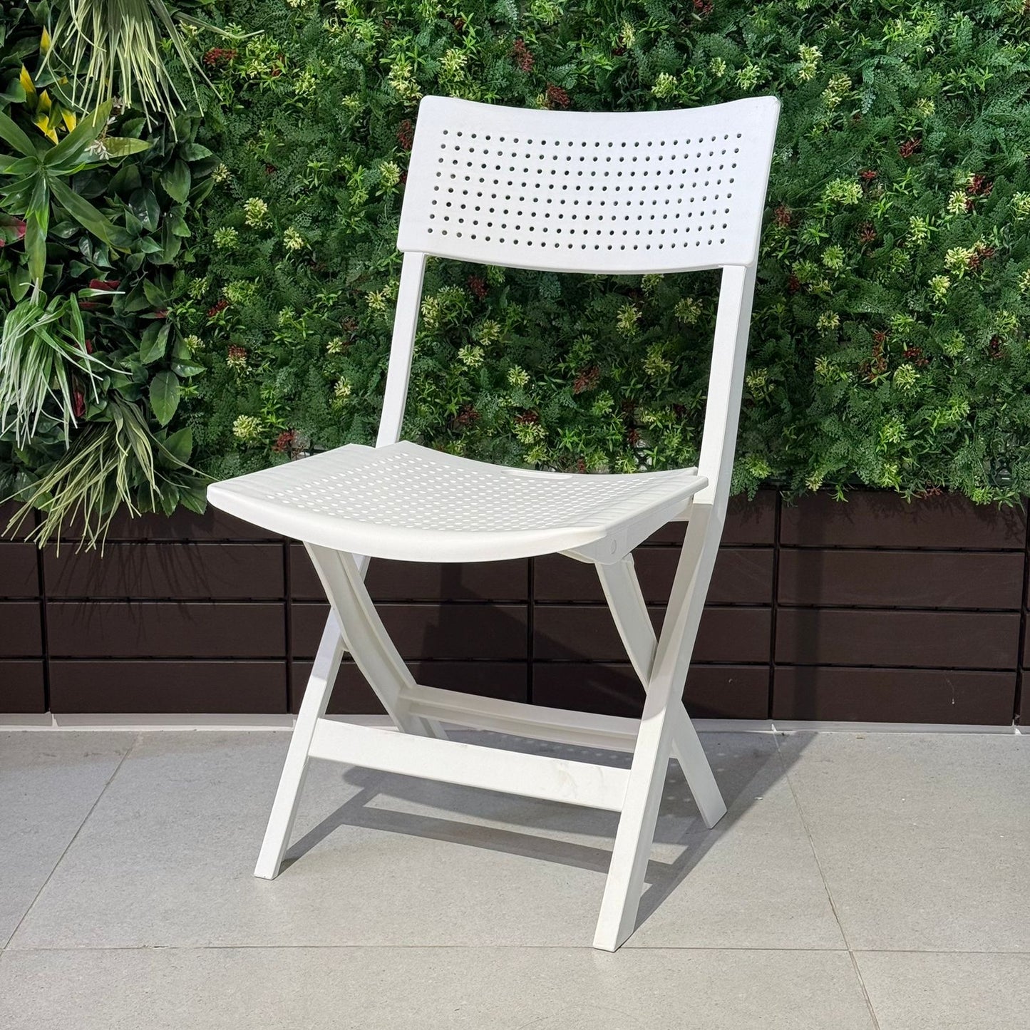 Ishka Foldable Modern Minimalist Dining Chair