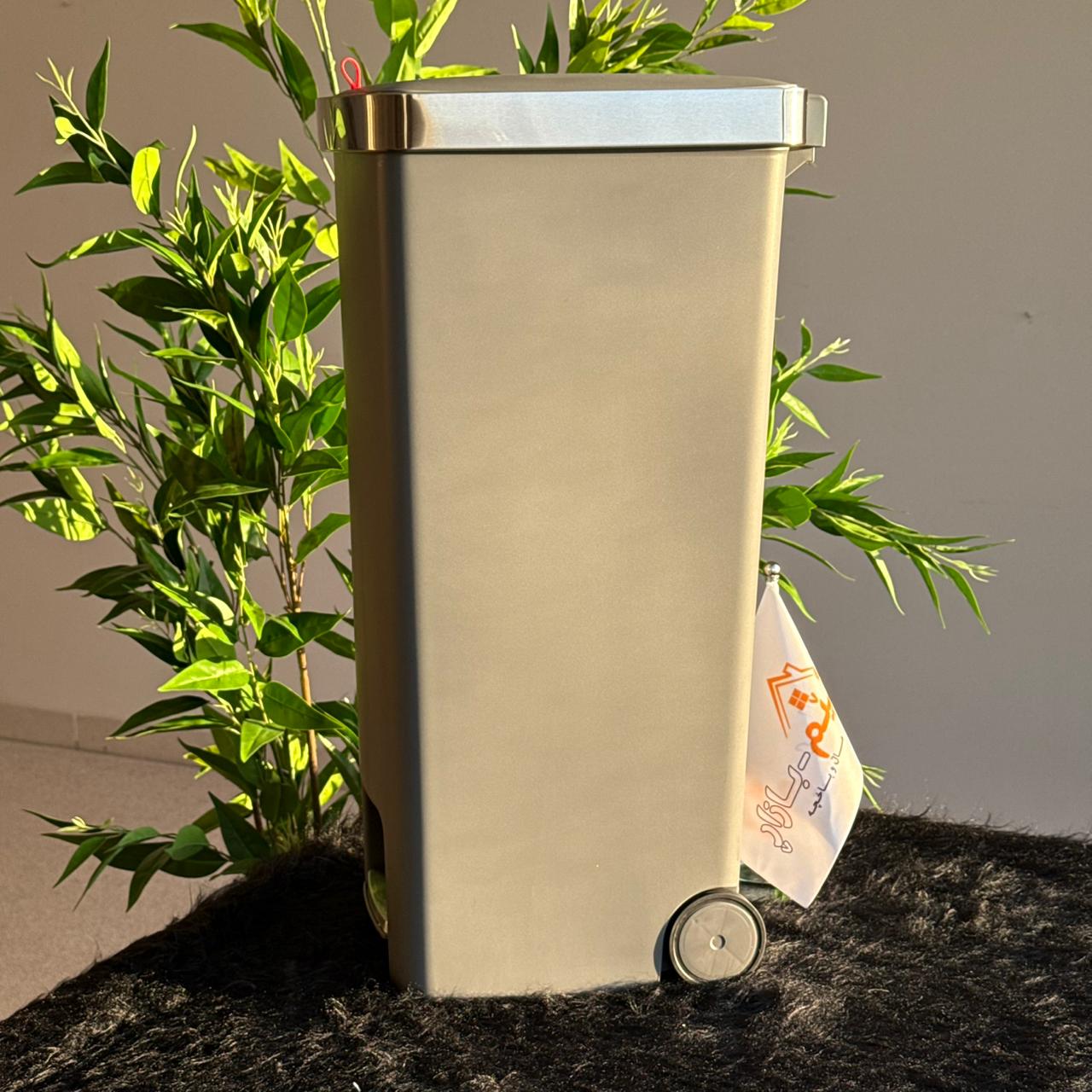 سەبەتەی پاشماوەی پێداڵی تەنک بە تایە