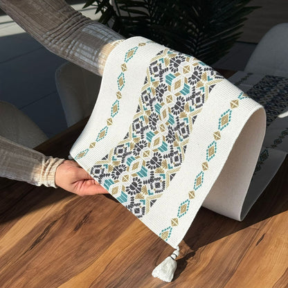 مفرش طاولة منسوج مزخرف مقاس 30 × 180 سم مع تفاصيل شرابة