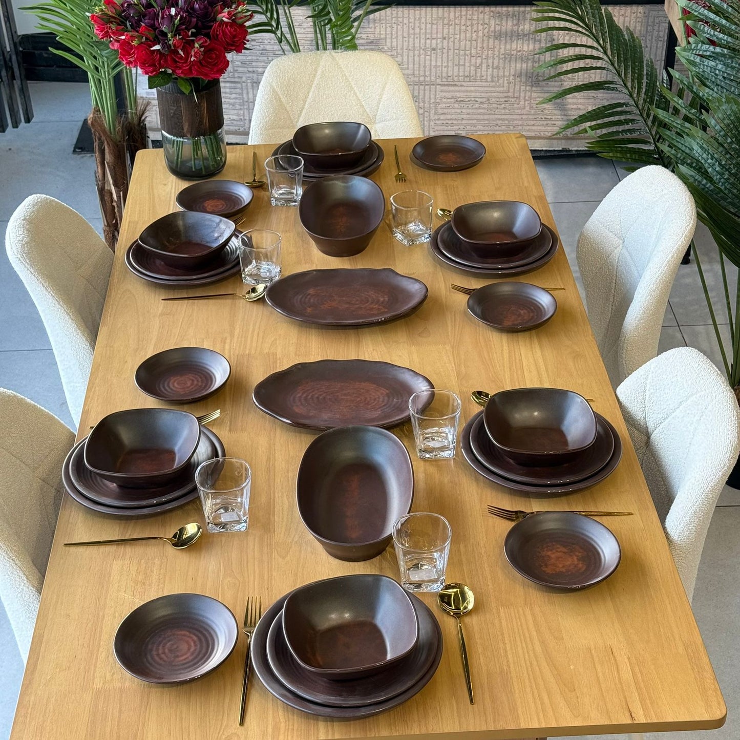 طقم أطباق عشاء أنيق وعصري من الميلامين