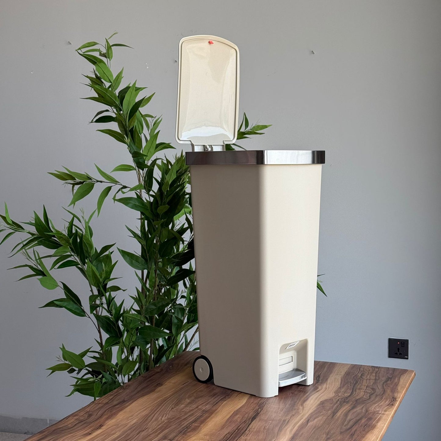 زبڵدانی ناوازە- بە تایە