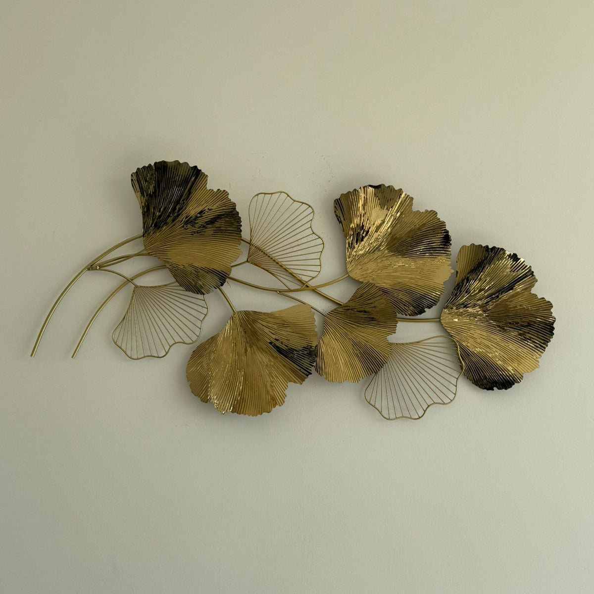 ديكور حائط معدني على شكل ورقة جنكة ذهبية