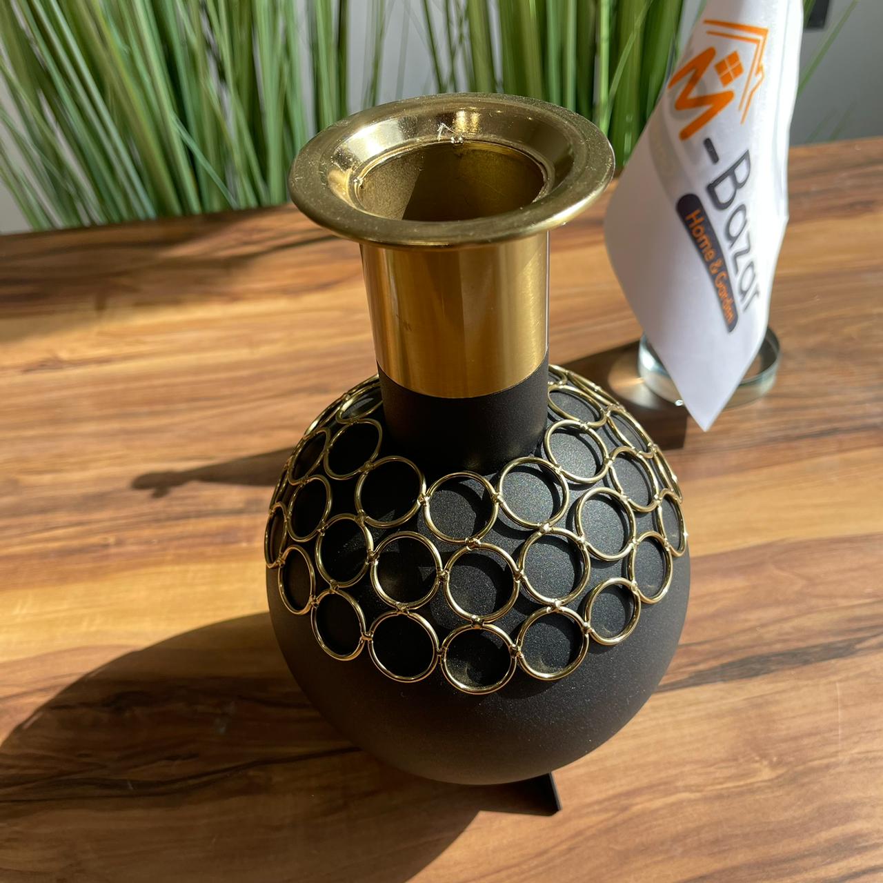 گوڵدانێکی دیکۆراتی کانزای مۆدێرن و لوکس