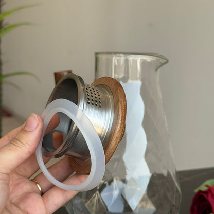 إبريق زجاجي أنيق بنمط ماسي مع مقبض وغطاء خشبي