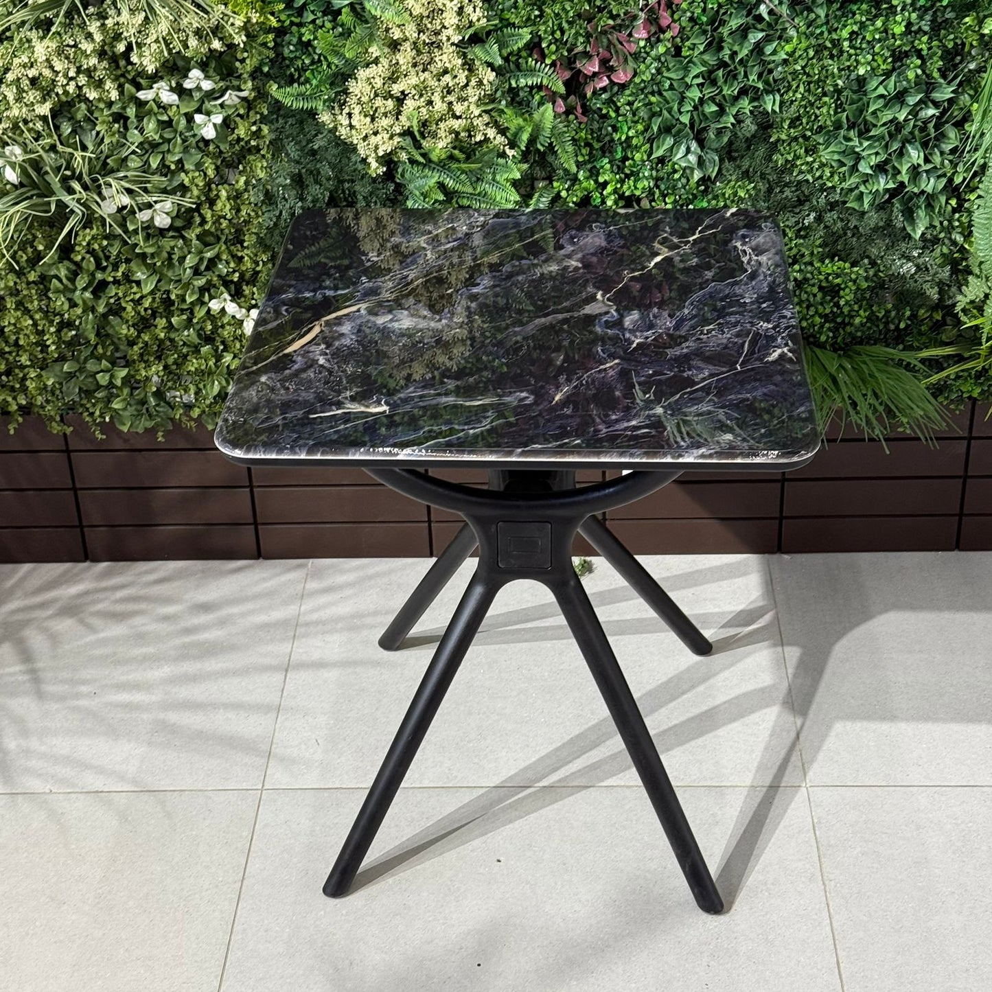 مێزی نانخواردنی چوارگۆشەی ماربێلا