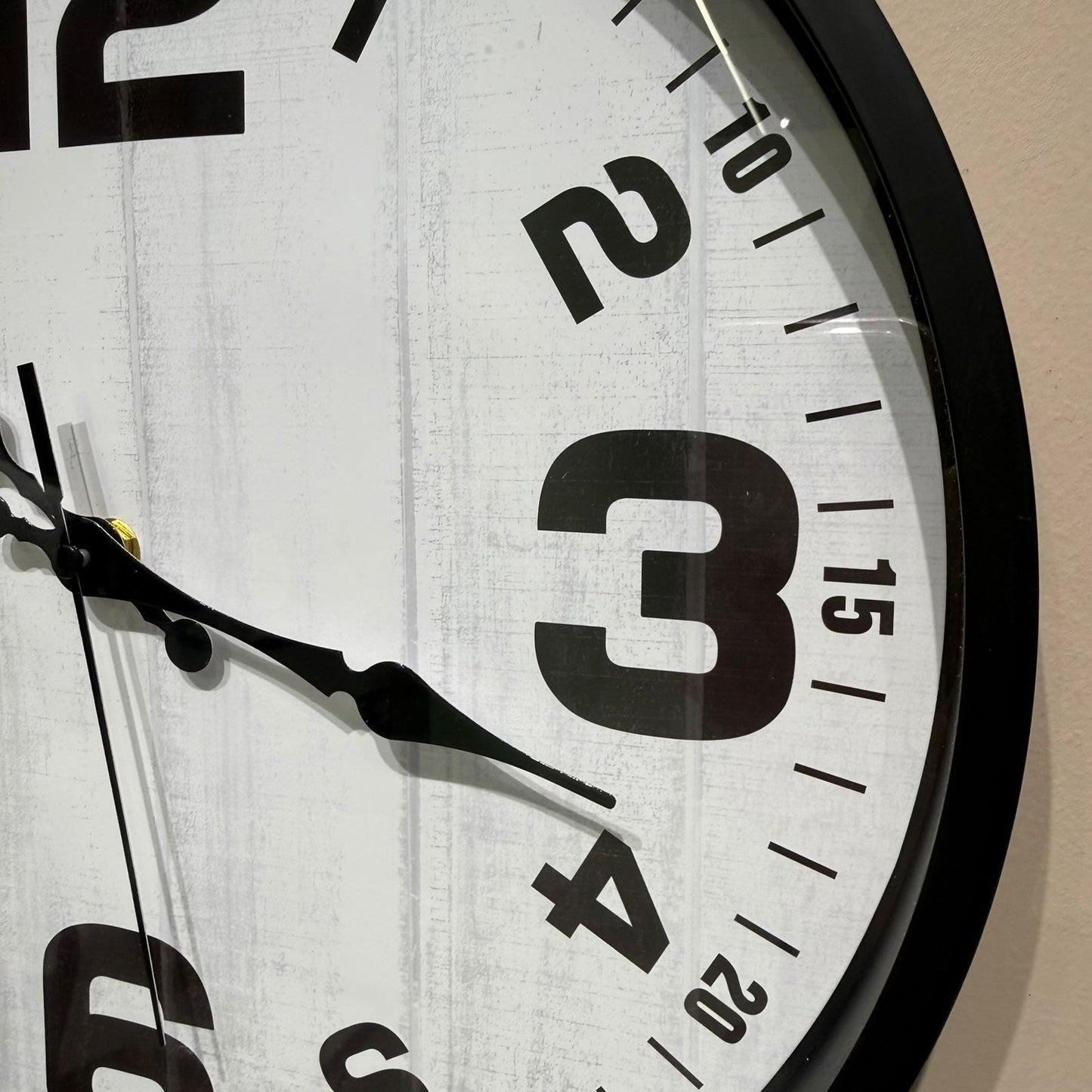 Black & White Modern Round Wall Clock