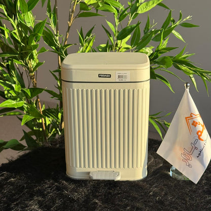 سەبەتەی پاشماوەی پێداڵی لوکس و ڕۆژنامەوانی لەگەڵ سەتڵی ناوەوە