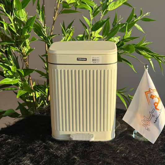 سەبەتەی پاشماوەی پێداڵی لوکس و ڕۆژنامەوانی لەگەڵ سەتڵی ناوەوە