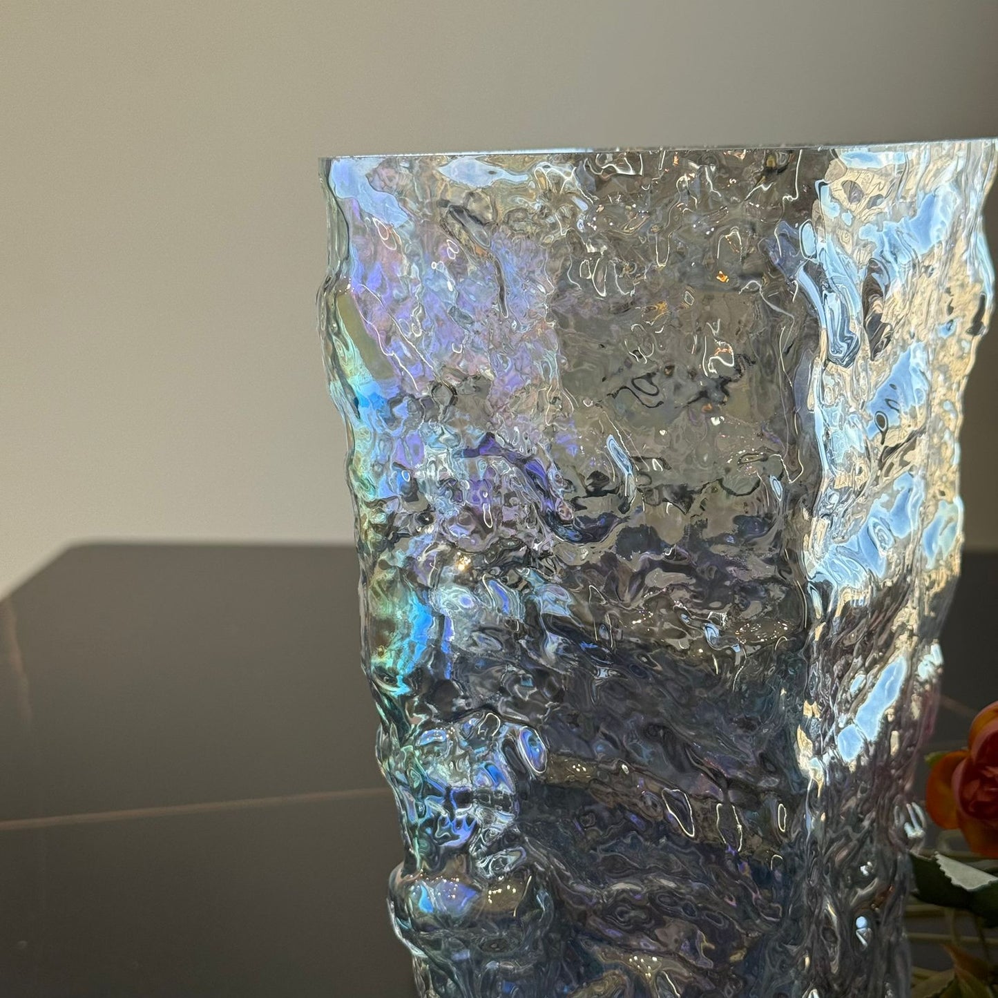 مزهرية حديثة منحوتة على الجليد