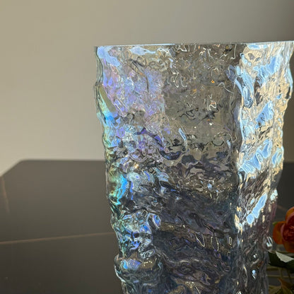 مزهرية حديثة منحوتة على الجليد