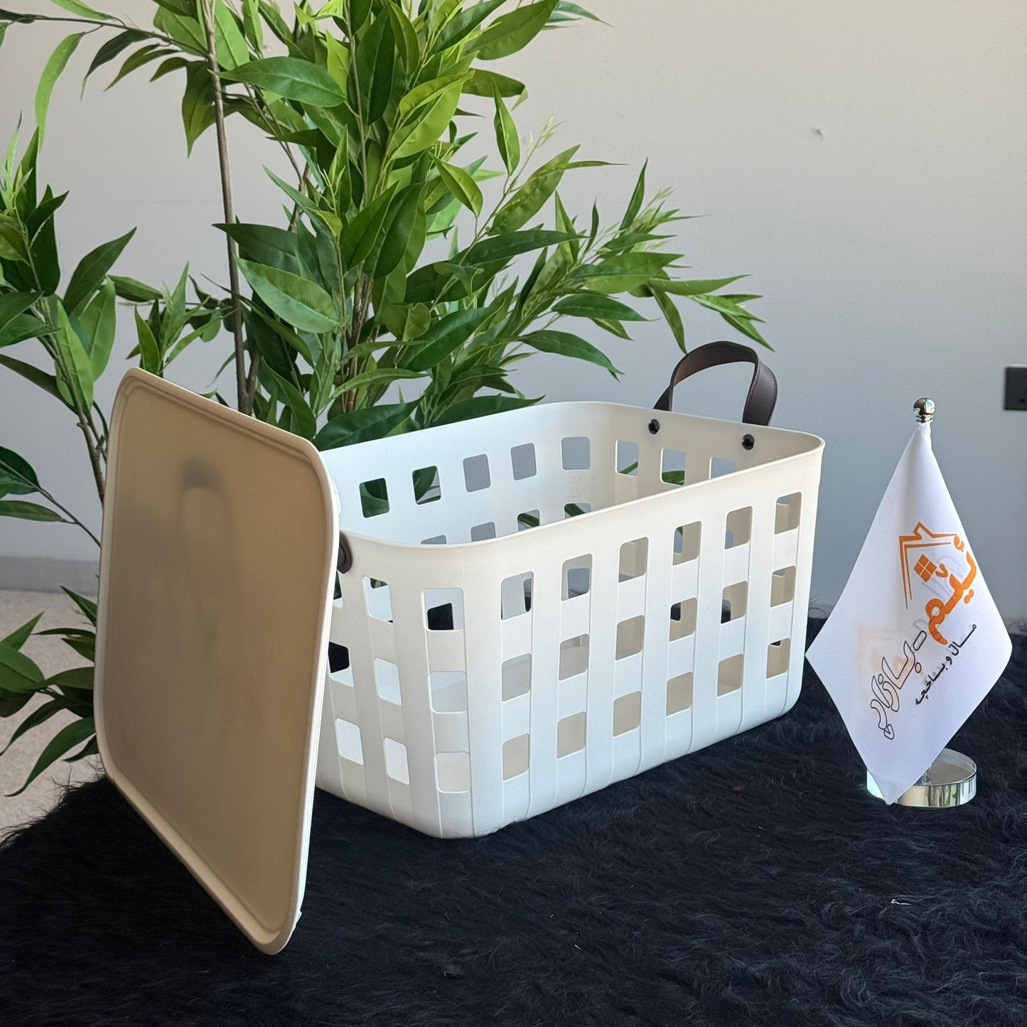 سلال تخزين بلاستيكية بتصميم قابل للتكديس والتهوية مع مقابض