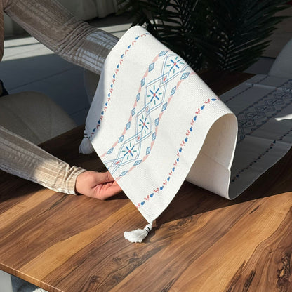 مفرش طاولة منسوج مزخرف مقاس 30 × 180 سم مع تفاصيل شرابة