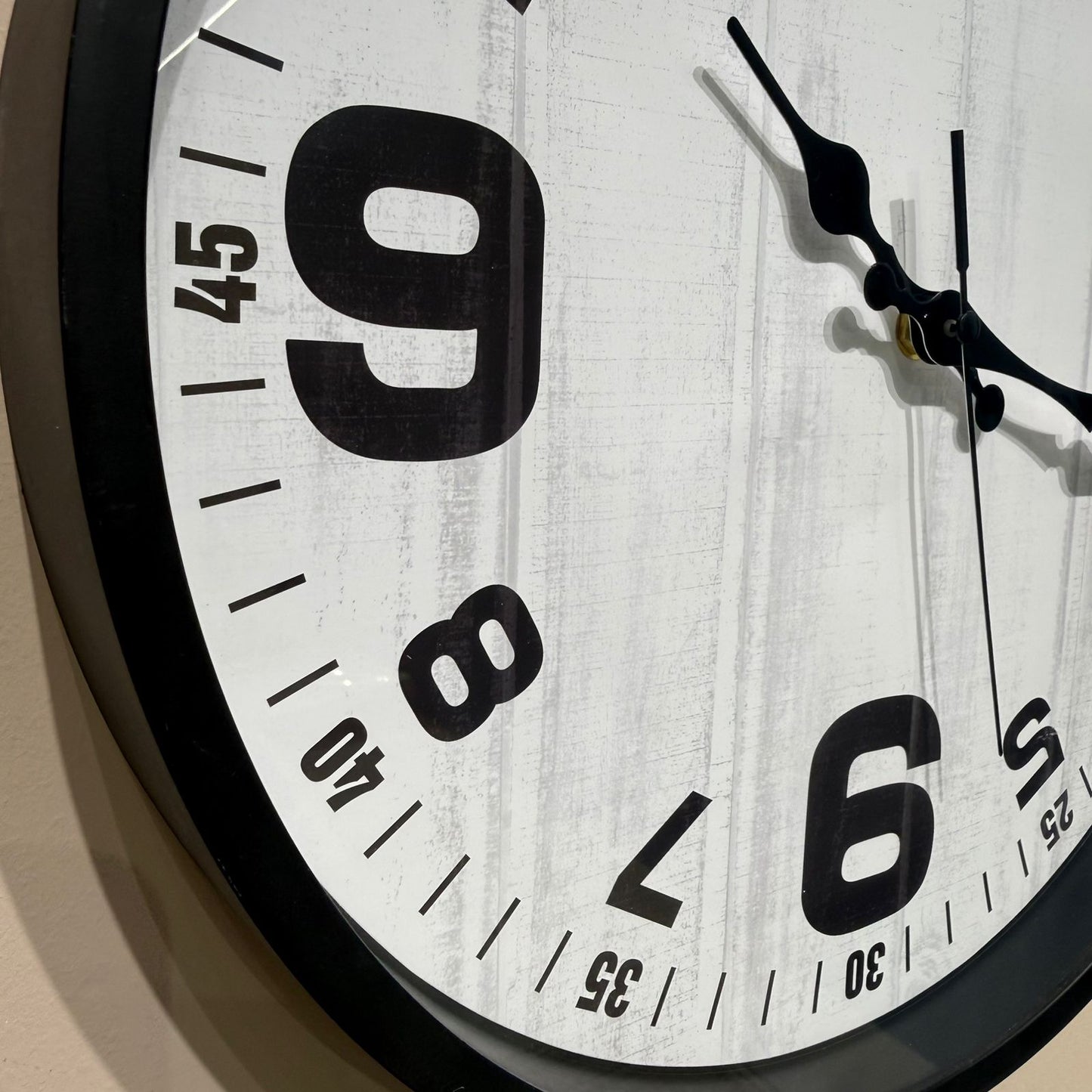 Black & White Modern Round Wall Clock