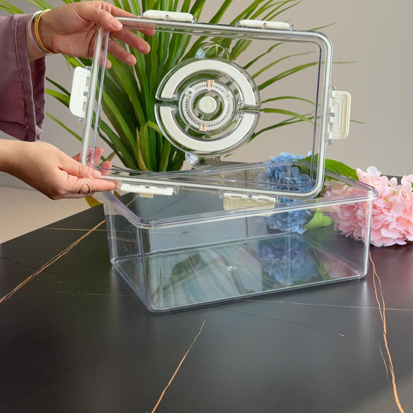 4-Piece Clear Airtight Food Storage Container Set - With Date Dial