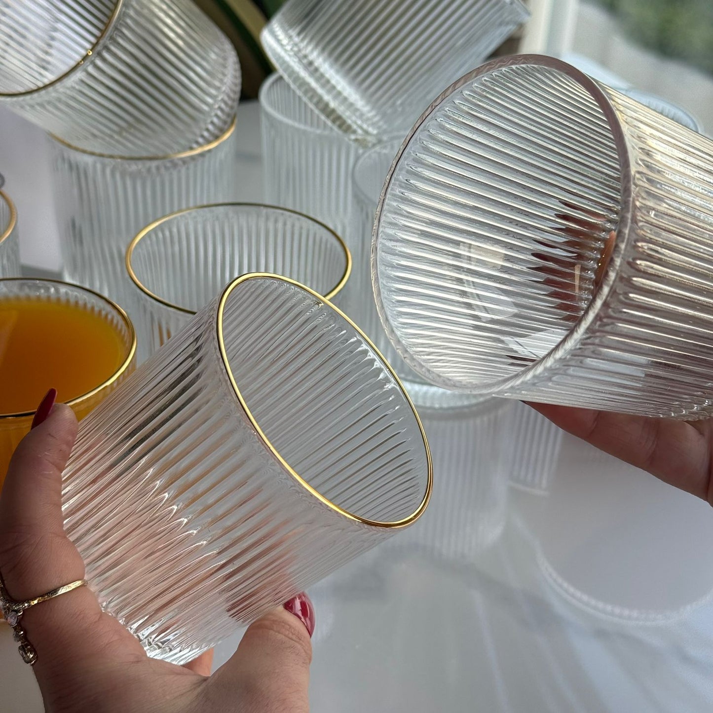 سێت پەرداخی شووشەی مۆدێرن و شیک