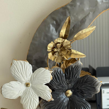 ئاوێنەیەکی دیکۆراتی بە چوارچێوەی گوڵ